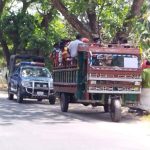 1 2 নাটোরে কৃষি শ্রমিক পরিবহনে হাইওয়ে পুলিশের হয়রানি