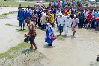 IMG 20210529 105421 রাঙ্গাবালীর ’ইয়াস’ ক্ষতিগ্রস্ত বেড়িবাঁধ দ্রুত সংস্কার করা হচ্ছে