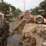 Massive cleaning activities continued by BCC. The photo was taken recentle from Chawmatha area of the Coty. collected with news 4 আগামী মওসুমে জলাবদ্ধতা নিরসনে <br>বিসিসির পরিস্কার পরিচ্ছন্নতার ব্যাপক কার্যক্রম পূর্ণ গতিতে এগিয়ে চলছে