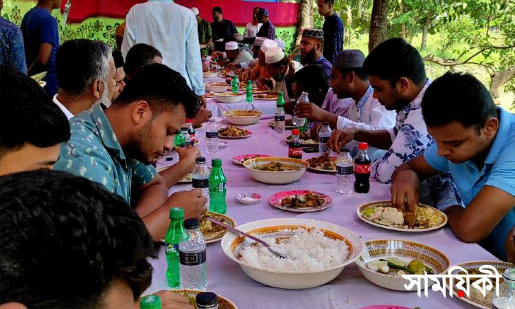 iit স্বাস্থ্যবিধি উপেক্ষা করে তালতলী থানায় ঈদ প্রীতিভোজ!