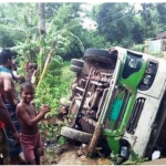 বাস বরিশালে নিয়ন্ত্রণ হারিয়ে উল্টে গেল যাত্রীবাহী বাস, আহত ২০