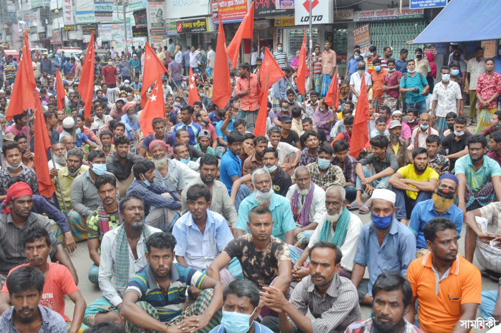 Barishal photo Battery operated road transport owners and drivers blocking road held agitation rally protesting restriction imposed against plying those on road 4 বরিশালে ব্যাটারী চালিত গাড়ী বন্ধের প্রতিবাদে সড়ক অবরোধ ও বিক্ষোভ সমাবেশ অনুষ্ঠিত
