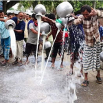 নাটোর 3 নাটোরে দুধ বিক্রি করতে না পেরে সড়কে ঢেলে প্রতিবাদ