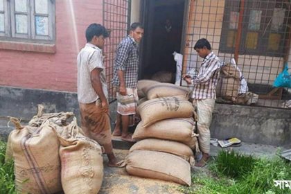 ুদস নাটোরে খাদ্য কর্মকর্তার বাসভবন থেকে ২০০ বস্তা সরকারী গম উদ্ধার