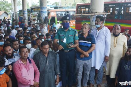 Barishal Photo Passenger bus operation suspended for four hours at Rupatali inter district bus stand of the city following clash over controlling stand 2 বরিশাল রুপাতলীতে শ্রমিকদের সংঘর্ষের ঘটনার পৌনে ৪ ঘন্টা দক্ষিনাঞ্চলের ১৭ রুটে বাস চলাচল বন্ধ, যাত্রীদের ভোগান্তি