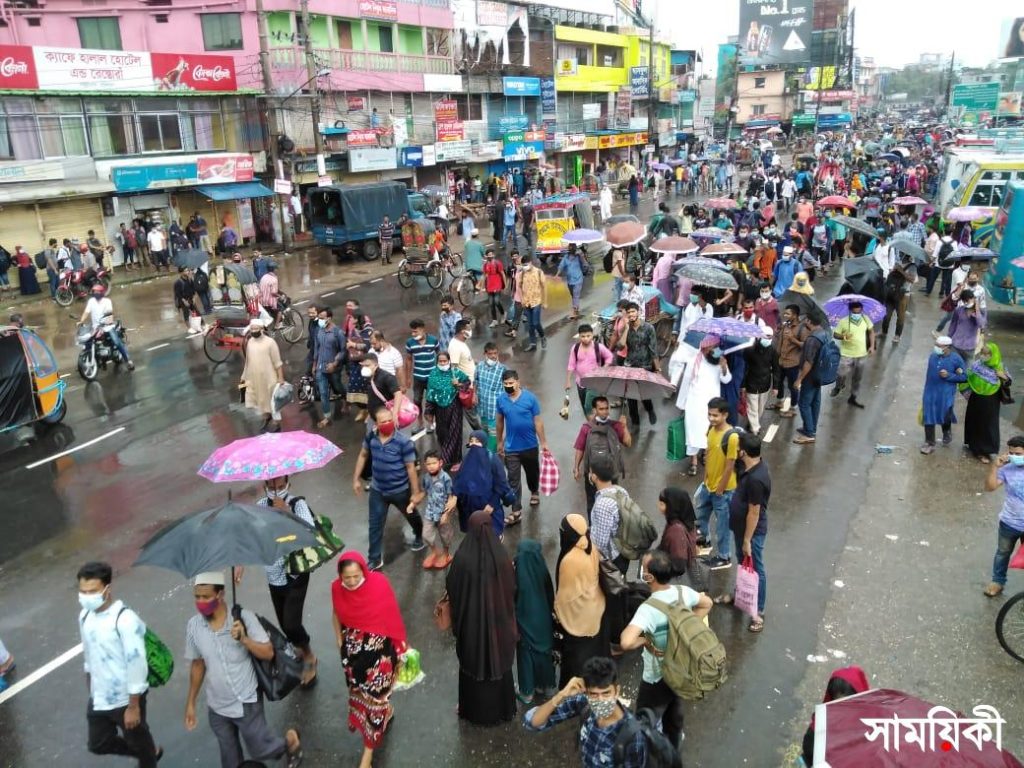 Barishal Photo People crowded at different spots surrounding bus terminals to go Dhaka and other parts of the country by any way and transport যে যেভাবে পারছেন ঢাকায় ছুটছেন