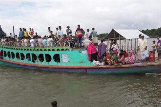 T মেঘনায় যাত্রীবাহী ট্রলারে ডাকাতি, ২০ লাখ টাকা লুট