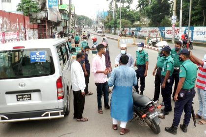 barishal city photo total lockdown going on in barishal total more than 60 persons fined more than 40 thousand taka in the district 2 বরিশালে চলছে সর্বাত্মক লকডাউন, প্রশাসন কঠোর নজরদারিতে