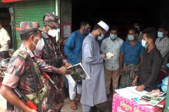 বরিশাল লকডাউন ৩য় দিন বরিশালে লকডাউনের তৃতীয়দিন: যাত্রীবাহী ট্রলার চলছে অবৈধভাবে, টহল দিচ্ছে বিজিবির