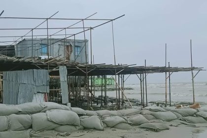 Barishal Photo Illegal encroachment on Kuakata sea beach going on violating order of High Court 1 উচ্চ আদালতের নিষেধাজ্ঞা উপেক্ষা করে কুয়াকাটা সৈকত এলাকায় একের পর এক অবৈধ স্থাপনা নির্মান