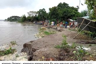 Shahzadpur News pic 1 ...01.09.2021 শাহজাদপুরে বন্যা পরিস্থিতির অবনতি, দুর্ভোগে ২০ হাজার পানিবন্দী মানুষ