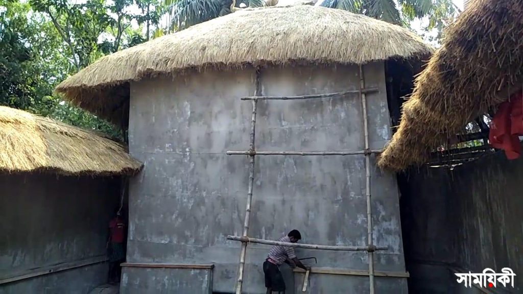 IMG 20211006 WA0019 পশ্চিমবঙ্গ: শরৎপল্লি গ্রামের মাটির তৈরী খড়ের চালা ঘরে মা দুর্গার আগমন