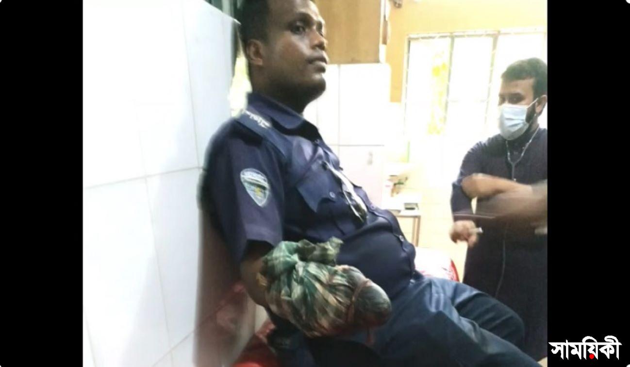 police আসামি ধরতে গিয়ে দায়ের কোপে কনস্টেবলের কবজি বিচ্ছিন্ন, আহত ২