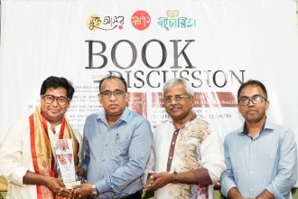 boi মুক্ত আসরের আয়োজনে ‘কনসার্ট ফর বাংলাদেশ: দুই বন্ধু এক দেশ’ বইয়ের আলোচনা অনুষ্ঠান