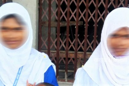 jomoj বাংলাদেশ: সন্তান কোলে নিয়ে এসএসসি পরীক্ষা দিতে এলো যমজ বোন