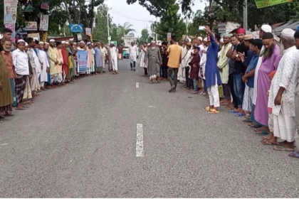 la বাংলাদেশ: মসজিদে নামাজরত অবস্থায় বড়ভাইকে কুপিয়ে হত্যা চেষ্টা, ছোটভাইকে গ্রেফতারের দাবি এলাকাবাসীর