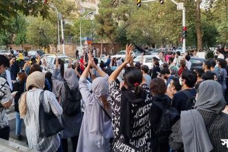 iran 9 ইরানে চলমান বিক্ষোভে সরকারি কর্মচারী হত্যা, ৫ জনকে ফাঁসির আদেশ