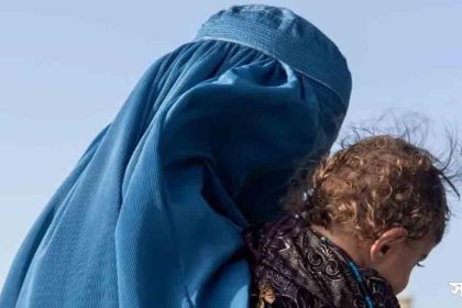 afgan 1 আর্থিক সংকট: ২ বছরের সন্তানকে বিক্রির চেষ্টা করেছে আফগান নারী